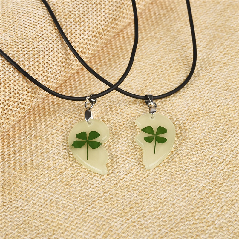 Four Leaf Clover Luminous Coup - Red Clover Flower recensie en prijs