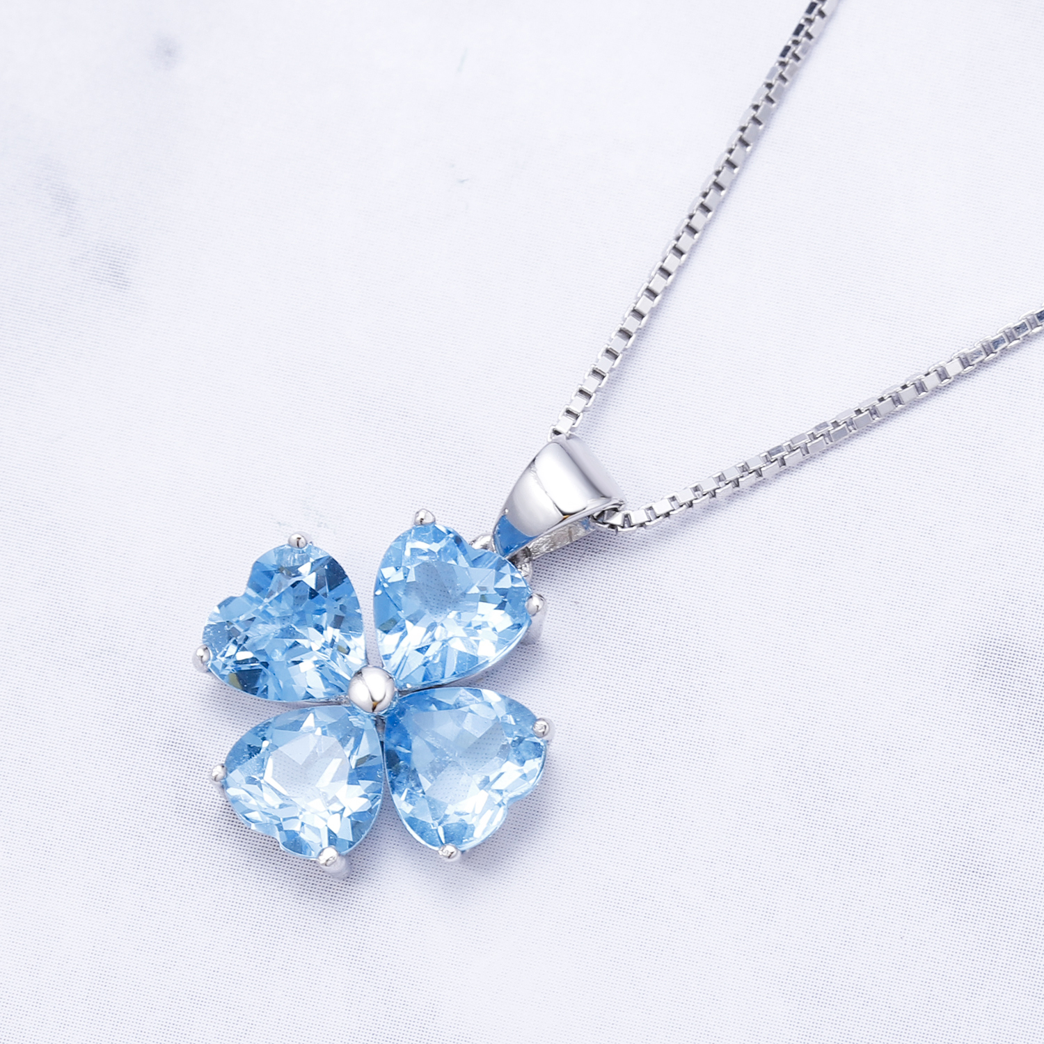 GEM'S BALLET 0.95ct Natural Sw - Red Clover Flower recensie en prijs